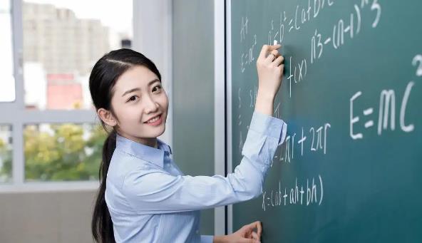 女家庭教师